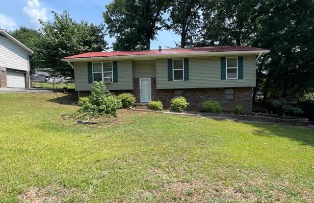 Beautifully renovated 3 bedroom 2.5 Bath - 817 South Valleywood Circle, Middle Valley, TN 37343 Beautifully renovated 3 bedroom 2.5 Bath - 817 South Valleywood Circle, Middle Valley, TN 37343