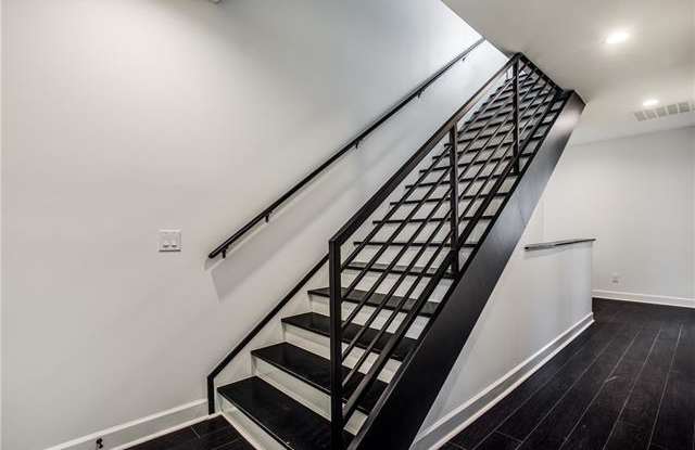 1625 Hickory Street Gallery 4