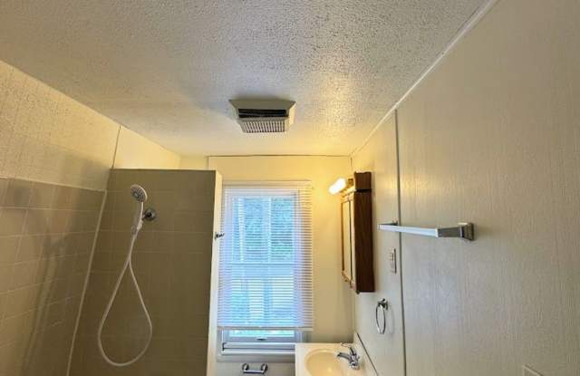 Updated 2/3 Bedroom Home in Pitcairn! photos photos