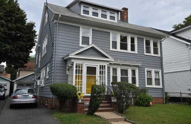 29 Grumman Ave Gallery 1