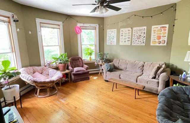 Spacious 4 Bedroom in The heart of Mission Hill photos photos