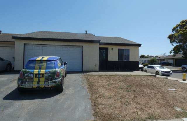 Cozy 2 bedroom 2 bath House with 2 Car Garage photos photos