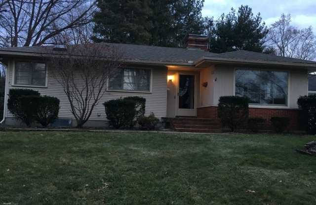 988 Hartford Street - 988 Hartford Street, Worthington, OH 43085