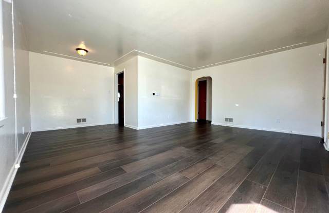 Spacious 4BR House in Edgewater Gallery 4