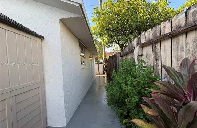 6753 SW 39th Ter photos photos