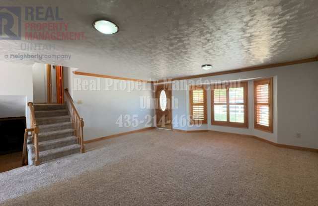 Beautiful and Cozy  4 Bedroom 3 Bathroom Home Gallery 3