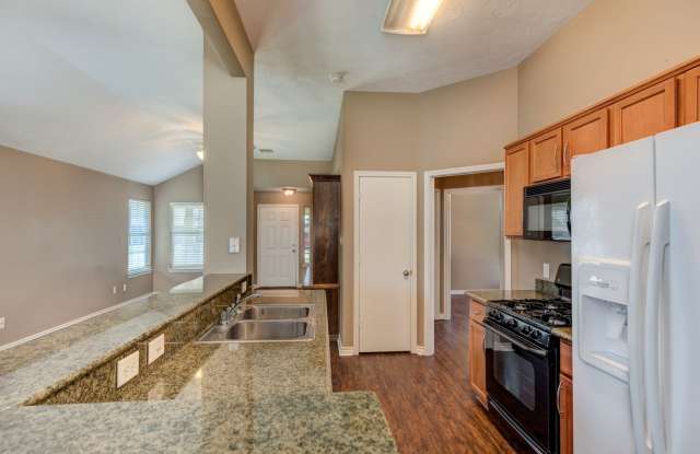 August Pre-Lease! Beautiful 3 Bed, 2 Bath near CSHS! - 909 Crested Point Drive, College Station, TX 77845