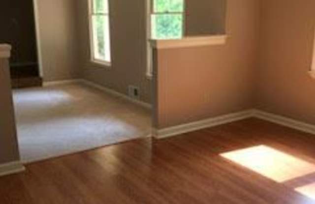 250 Lake Circle Drive Gallery 4