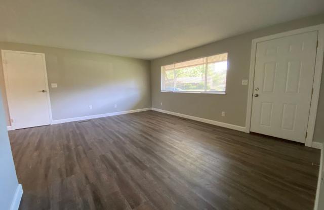 4418 Primrose, Kettering 3 Bedroom / 1 Bathroom home with 1.5 Car Attached Garage Gallery 4