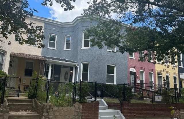 745 KENYON ST NW photos photos