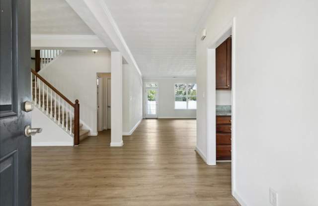 4 Bedroom, 2.5 Bath - Upstairs Laundry & Primary Suite - Near Peninsula Town Center Gallery 4