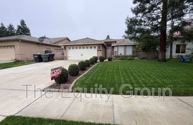 1421 East Mesa Ct - 1421 East Mesa Court, Visalia, CA 93292