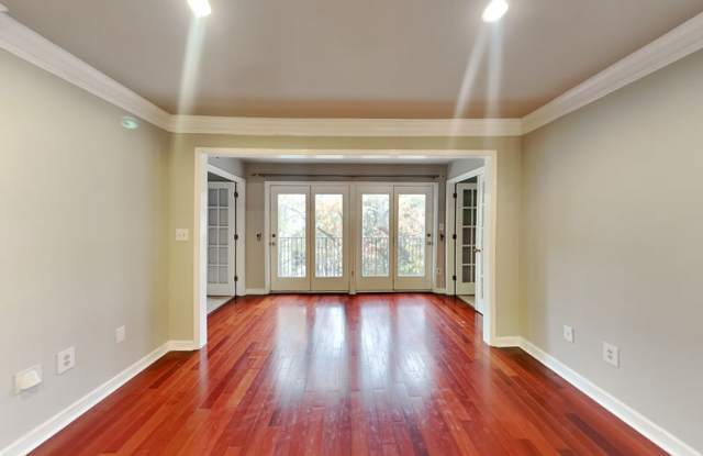 3201 Lenox Rd NE photos photos