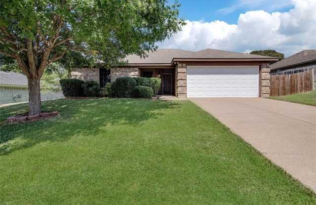 636 Ozark Avenue - 636 Ozark Avenue, Burleson, TX 76028
