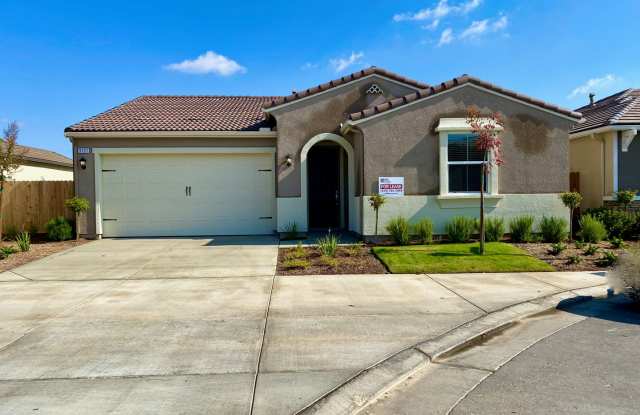$2,295 Locan  Ashlan 3 Bedroom - Ashlan and Locan photos photos