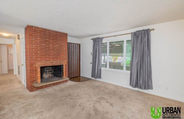 Spacious North Spokane 3-Bedroom Home with Bonus Rooms & Large Yard Gallery 4