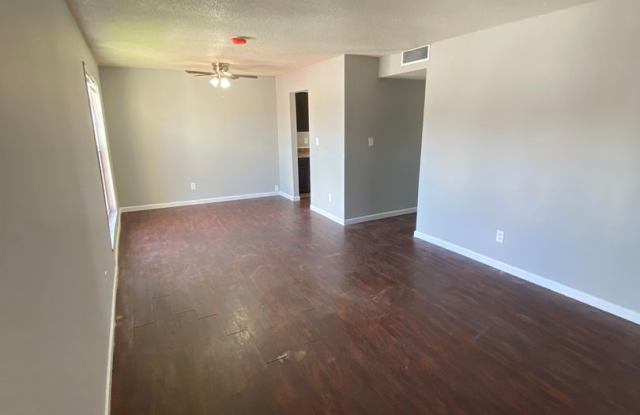 **Spacious 2 Bedroom | 1.5 Bath with Functional Layout** photos photos