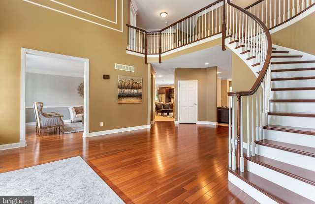 180 CLEARWATER DRIVE Gallery 3