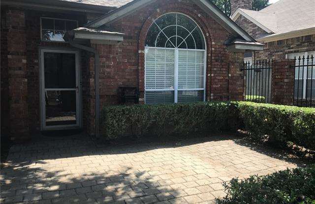 324 Lexington Lane Gallery 4