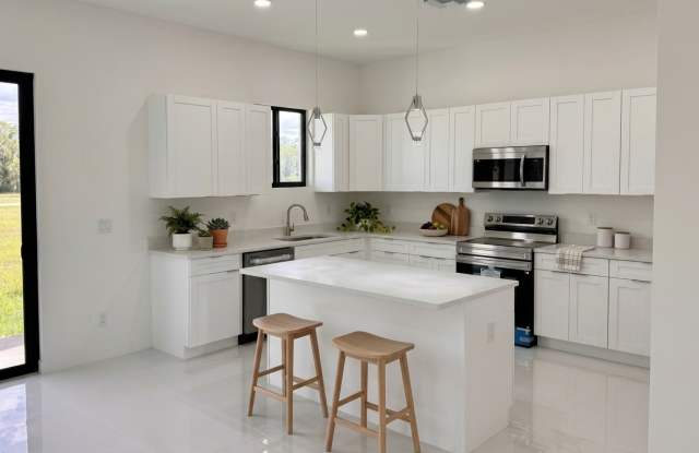 4121 Northwest 22nd Streetclientes@realtymiamigroup.com photos photos