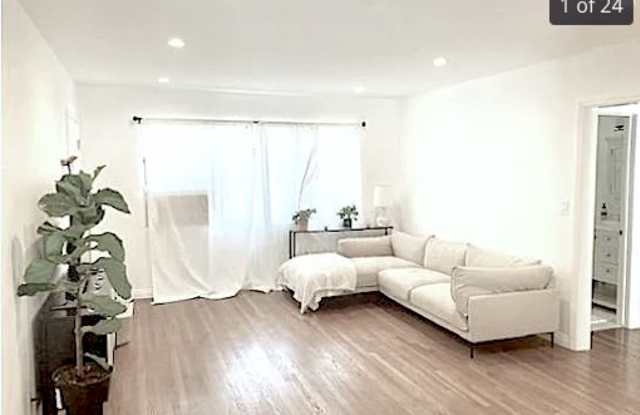 916 N Sweetzer Ave - 916 North Sweetzer Avenue, West Hollywood, CA 90069