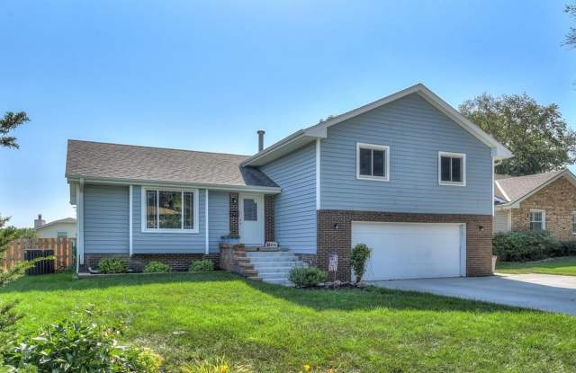 Spacious Tri-Level Home With Modern Upgrades For Rent photos photos