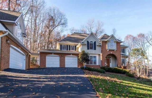 2082 HUNTERS CREST WAY photos photos