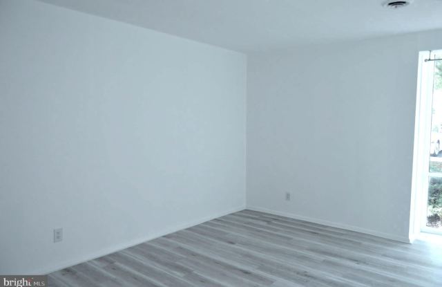 2636 FORT FARNSWORTH ROAD - 2636 Fort Farnsworth Road, Huntington, VA 22303