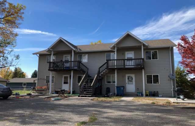 Comfortable 2 Bedroom, 1 Bathroom Lower-Level 4-Plex Unit photos photos