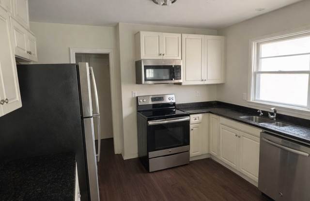 2BR/1BA Downtown Tuscaloosa Gallery 3