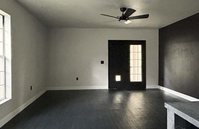 3620 Northeast 20th Place Gallery 3