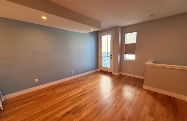 Modern West Colfax Townhome with Rooftop Views & Easy Access to Sloan’s Lake Gallery 1