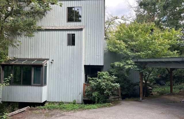 Very Private and Woodsy 3 Bedroom, 2 Bathroom House for Rent - 1103 26th Avenue East, Seattle, WA 98112
