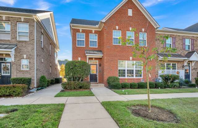 Luxury Townhome Living in New Town – Steps to Trader Joe’s! Gallery 1