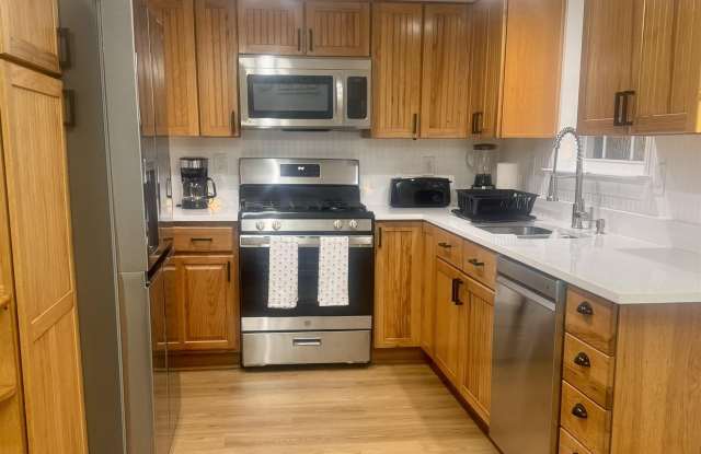 412 Fairway Dr Gallery 2