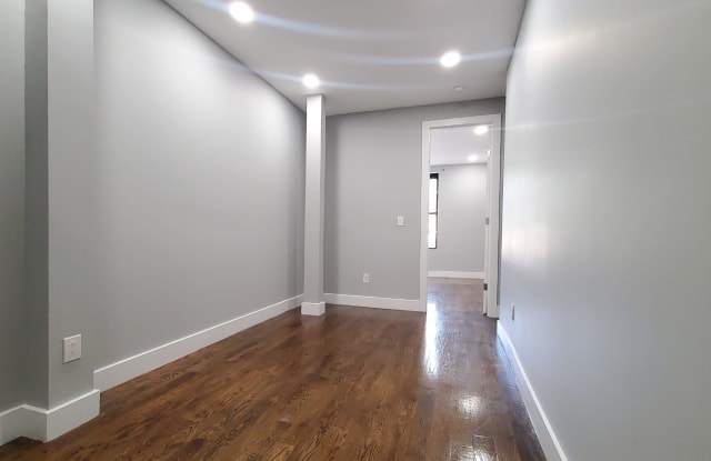 510 Jackson Avenue Gallery 3
