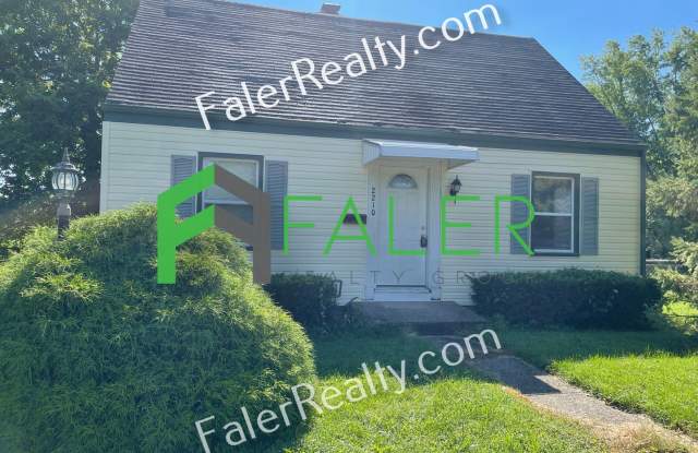 Charming Cape Cod with Spacious Yard photos photos