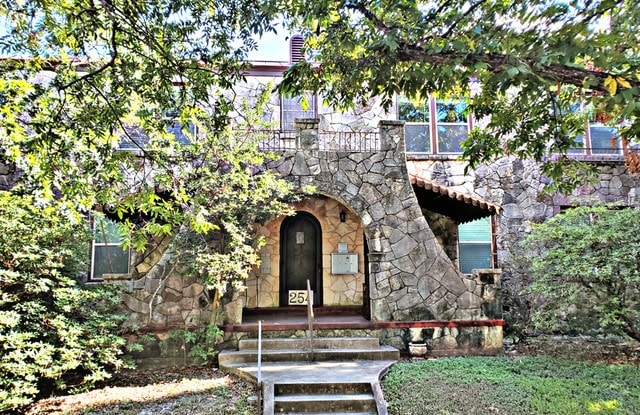 254 CLOVERLEAF AVE - 254 Cloverleaf Avenue, Alamo Heights, TX 78209