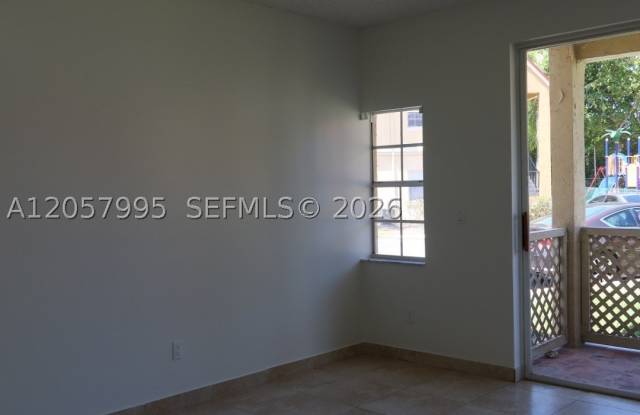18340 NW 68th Ave photos photos