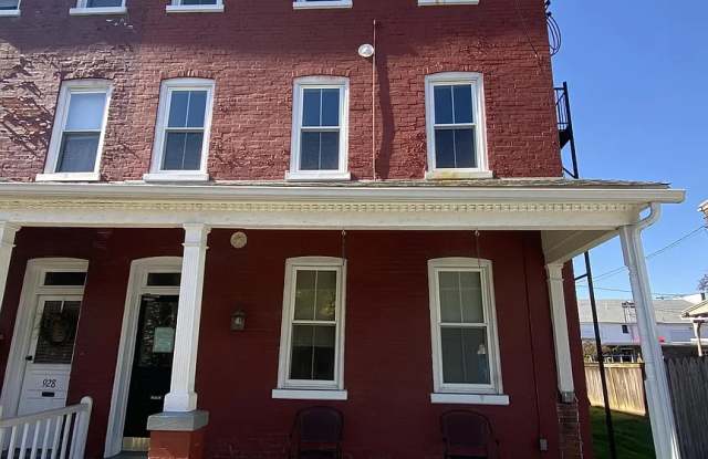 930 N Shippen St - 3 photos photos