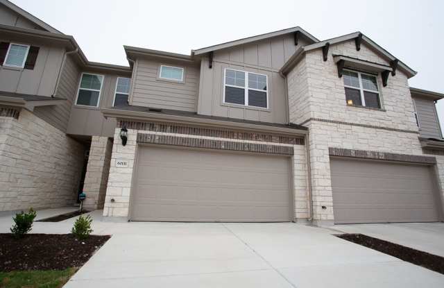 Welcoming 3BD/2.5BA Rental with Walk-In Closet  Laundry Room photos photos