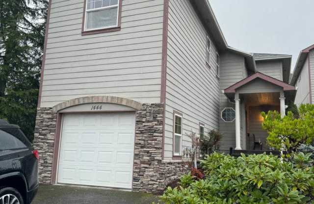 3 bedroom 2 1/2 bath two story in Nice Roseburg HOA photos photos