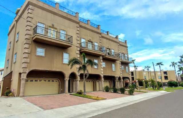 110 Coronado Dr. Gallery 2
