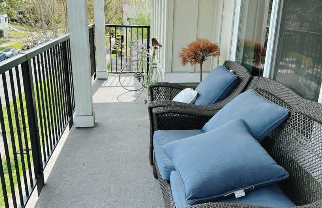 Spacious 3 & 4 Bedroom Apartments Near WWU + Downtown photos photos