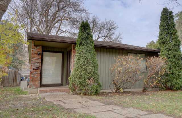 2 bedroom, 1 bath duplex in the North End. - 1931 North 28th Street, Boise, ID 83703