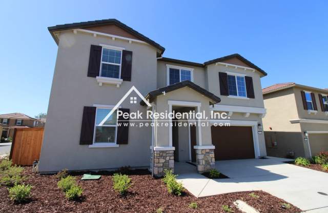 Two Years New - Rocklin 5bd/3ba House with 2 Car Garage Gallery 3