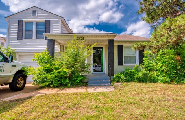2429 NW 35th Street photos photos