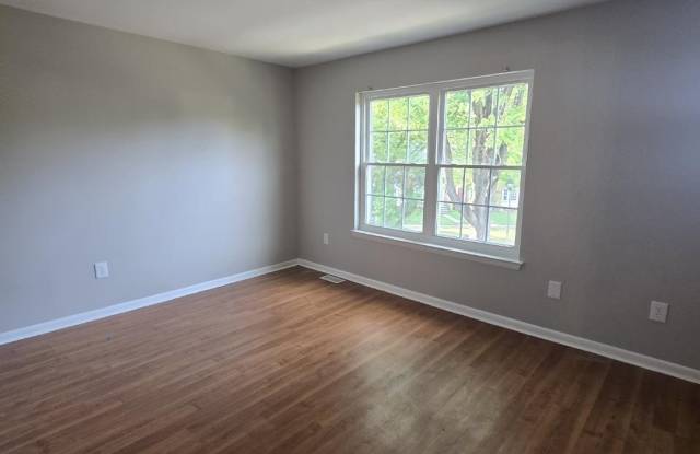 8126 LONDONDERRY Court Gallery 3