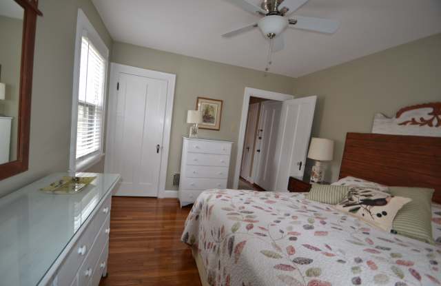 908 Ellison AveUnit #2 Gallery 2