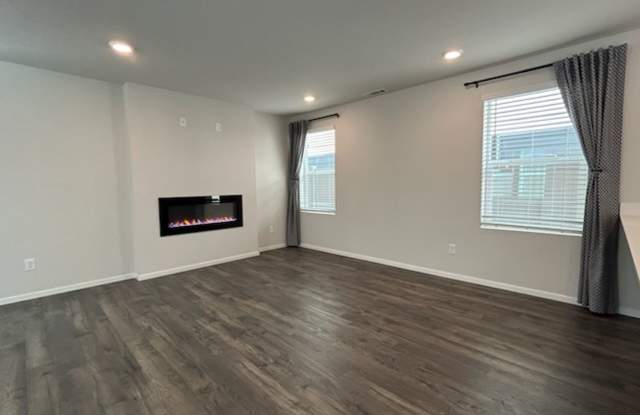 Brand New & Beautiful! 3 bed/2.5 ba + Loft! Fully Fenced Yard, Upgraded Interior Features! Gallery 4